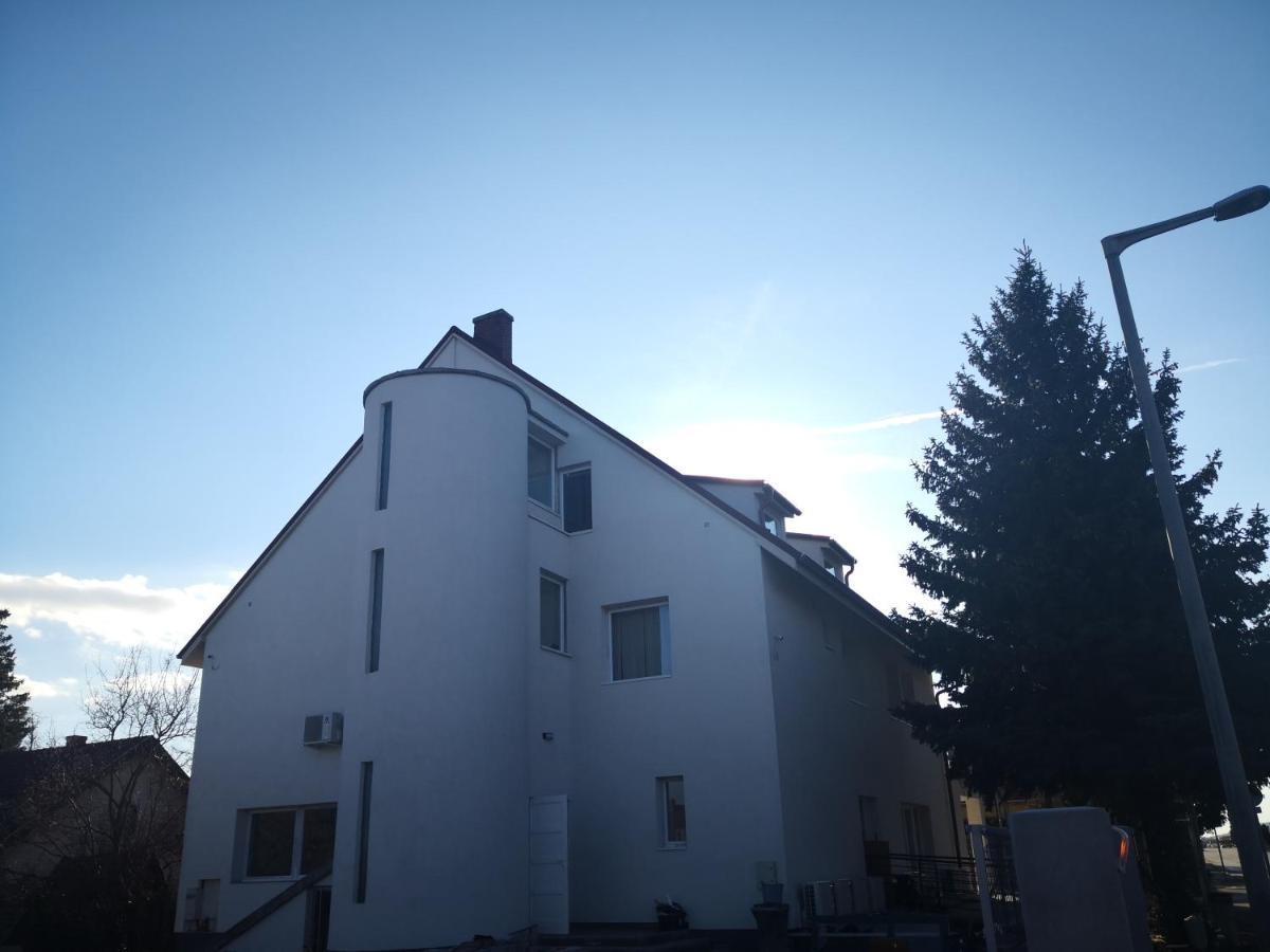 Thomas Panzio Bed & Breakfast Balatonfured Exterior photo