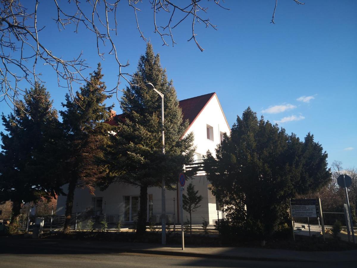 Thomas Panzio Bed & Breakfast Balatonfured Exterior photo