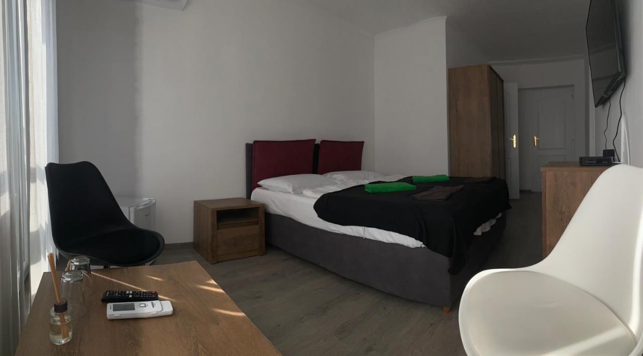 Thomas Panzio Bed & Breakfast Balatonfured Exterior photo